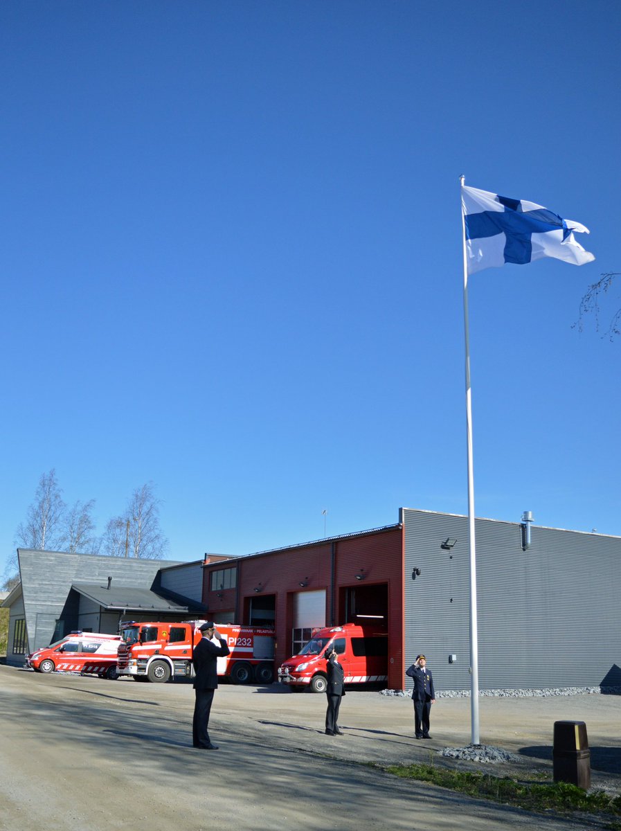 laarako's tweet photo. Palokuntamme juhlii tänään 140-vuotispäivää. Vallitsevan tilanteen vuoksi juhlatilaisuutta ei voitu järjestää, mutta juhlallinen lipunnosto ja perustajajäsenen muistaminen olivat silti ohjelmassa. 

Kangasalan Vapaaehtoinen palokunta 140 vuotta! #palokunta #vpk https://t.co/jhwomOPMPm