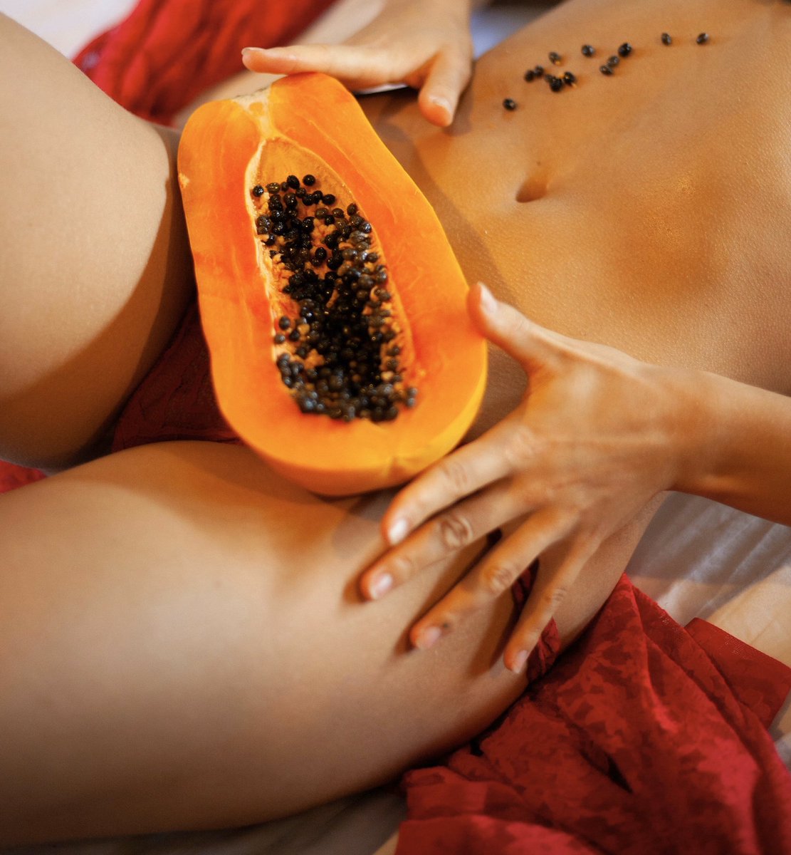 “Te invito a comer, el amor me queda rico”. #Besayúname 👅 
#papayatropical #sexoycotidianidad #empoderamientosexual #sexología