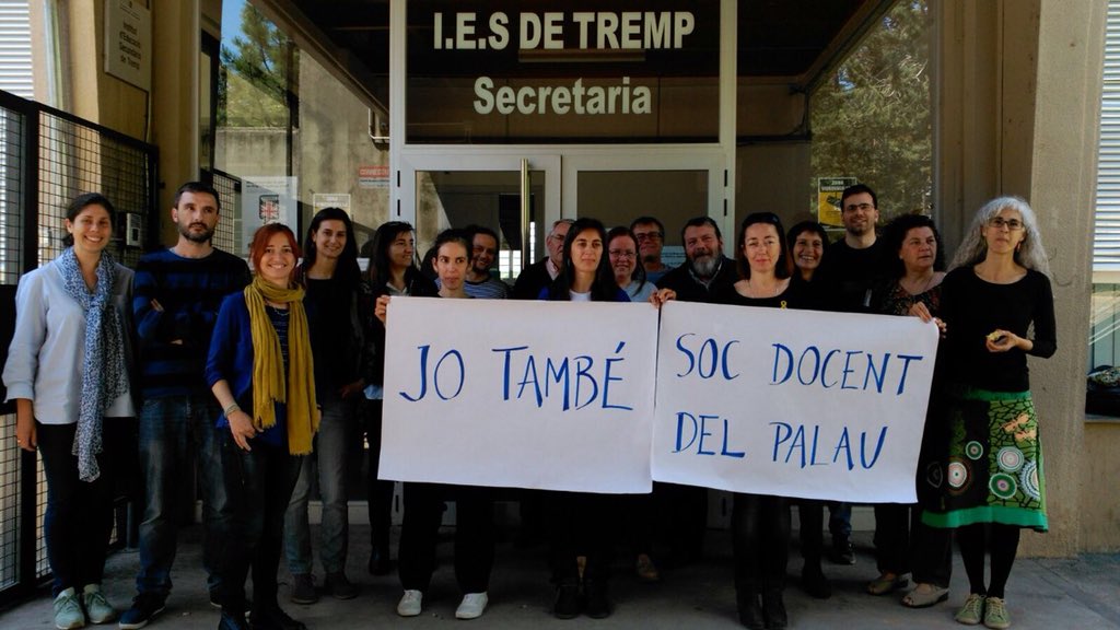 Els <a href="/9delpalau/">Suport IES El Palau</a> vau ser criminalitzats per un reportatge del Javier Negre en què hi figuraven les vostres fotos. Tot està ja arxivat. I valtres continueu sent bons docents; mentre que el Javier Negre continua sent una desferra ètica. L'IES de Tremp tos va donar suport, companys!