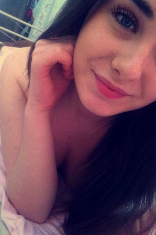 lovelyemily0208's tweet image. Im horny 💦 who wants to see me naked? Dm me if you are interested baby 😘 if you dont afford to buy, just follow and retweet for a free nudes💋🍑

#sellingnudes #nudes #horny #cockslut #cumslut #cumtribute #boobs #pussy #slut #whore #snapchat #snapchats #paypal #sellingmynudes