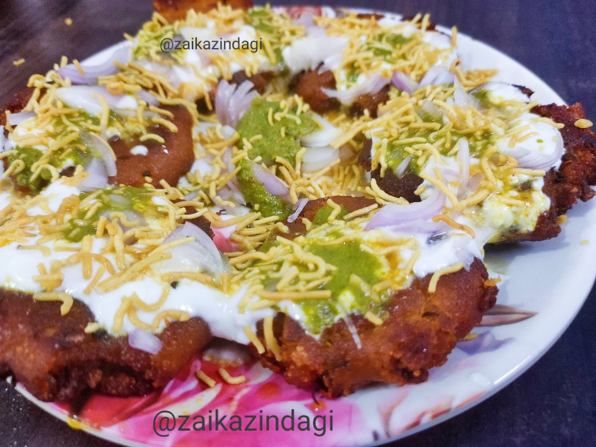 ZaikaZindagi's tweet photo. The king of street foods 
#alootikki #quarantine #StayHome https://t.co/0fSoRYVpaw