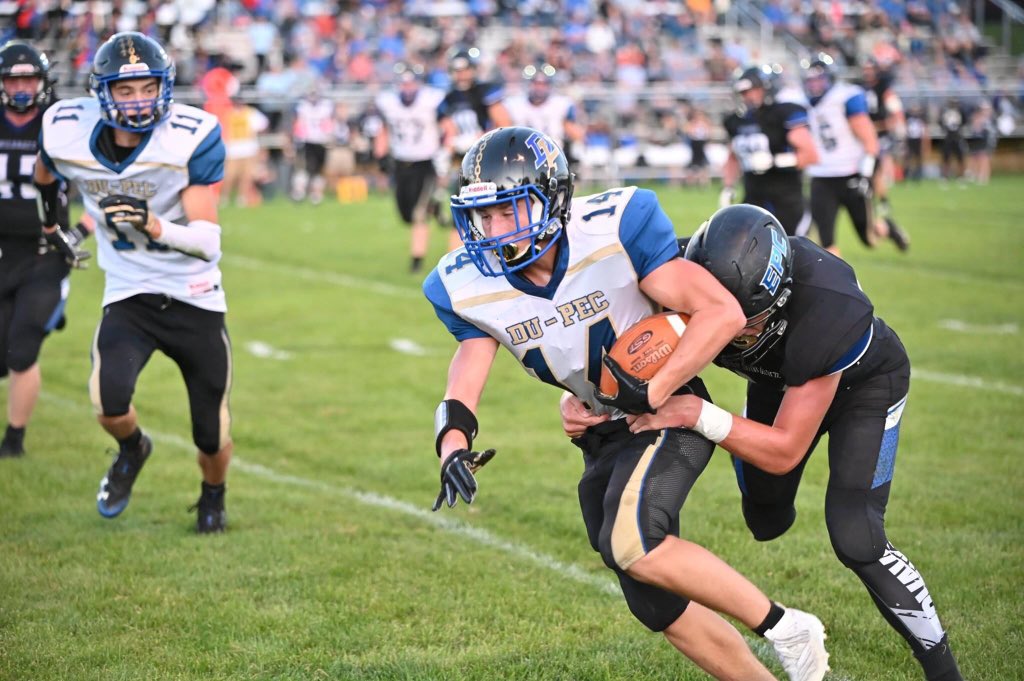 DuPecRivermen's tweet photo. 2020 Senior Spotlight:

#14 - WR/OLB Grant McCallips
@GrantMccallips

What he may lack in physical size, he makes up for in heart! We will definitely miss his up-beat attitude!

Grant will major in business and play football for @WartburgFB.

Congratulations, Grant!
Go Knights! https://t.co/cYhspDo0ZK