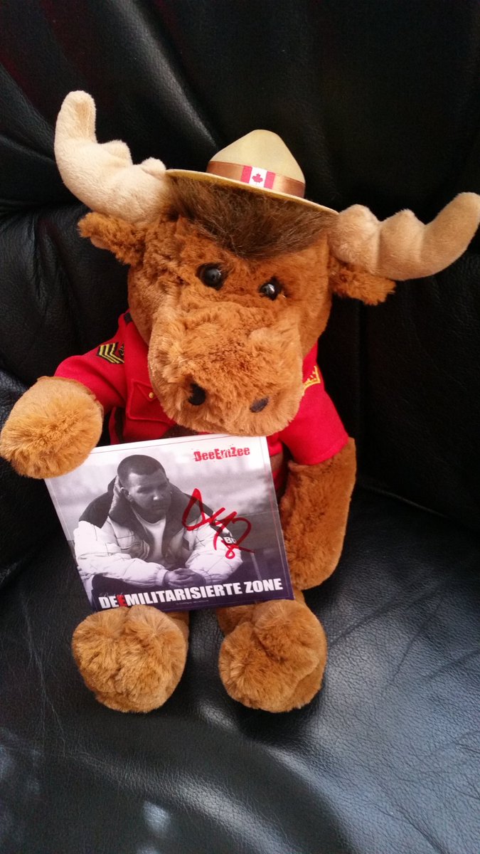 ulfiuss's tweet photo. Der Besenwagen des Rap ist auch an meinem Briefkasten vorbeigerattert. Lieben Dank an @tafkad ! #BestOf #DeeEmZee https://t.co/mtyrigjiaT