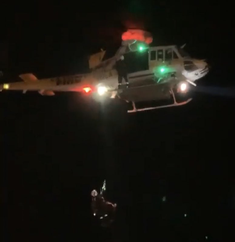 NIGHT HOIST RESCUE 5/17/20 Just after midnight, COPT17 used night vision technology to assist @LACoFD <a href="/LAFD/">LAFD 🔥</a> <a href="/MontroseSAR/">Montrose Search & Rescue Team</a> with the rescue of an injured motorist who had been stranded after their vehicle went over the side of Little Tujunga Canyon Road. (📷 Christopher Allyn)