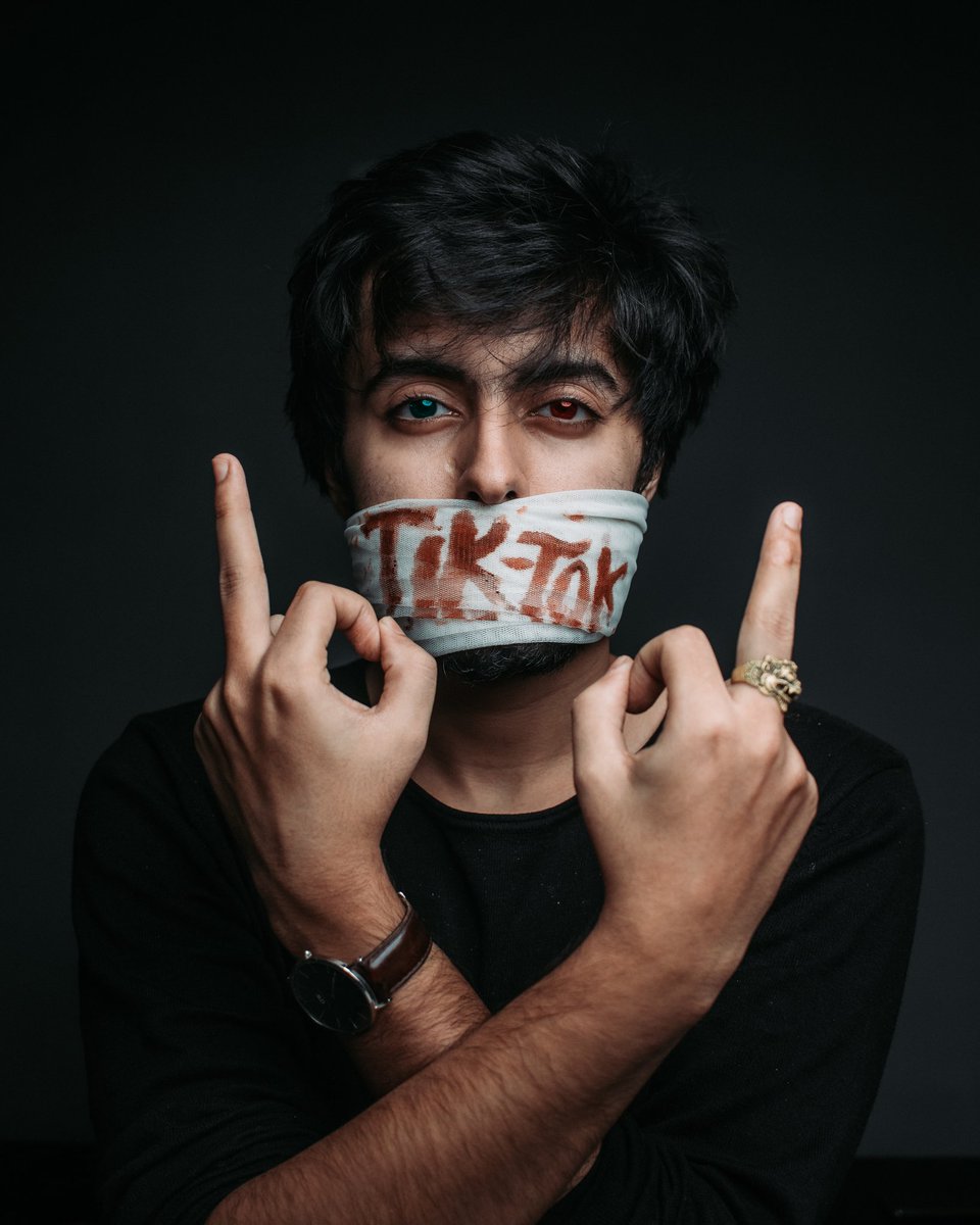 mohnishdoultani's tweet photo. My version of Roasting Tik Tok! 😂😂

#tiktok #tiktokvsyoutube #JusticForCarryMinati #youtube https://t.co/6pWbB9mbcY