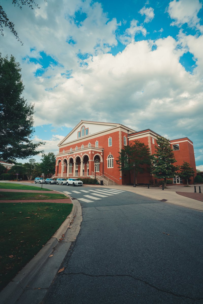 JoanAvilez's tweet photo. Some ECU views! Love my alma mater. Can't Wait to get these printed and hanging on my wall insta📸: Joan.Avilez https://t.co/frpgC5rm6e