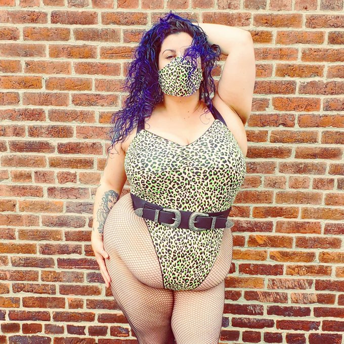 Yummy bunny. #plussizemodel #plussizefashion #tattooedmodels @ChubbCartwheels https://t.co/S7E30DXeI<a href="/tag/plussizemodel"class="tags">#plussizemodel</a><a href="/tag/plussizefashion"class="tags">#plussizefashion</a><a href="/tag/tattooedmodels"class="tags">#tattooedmodels</a>