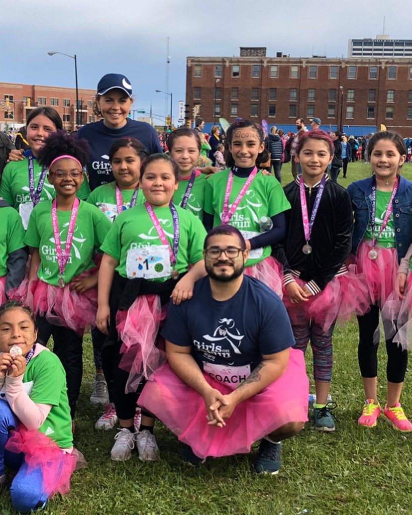 f_aukerman's tweet photo. Coaching girl's on the run is the best thing I've ever volunteered for. I ran today for each one of those girls who may not have had the opportunity to participate virtually. 8 miles for the West side Green team! πππ #gotrm5k #girlsontherun #concordpride https://t.co/Z6J1gX2FbC