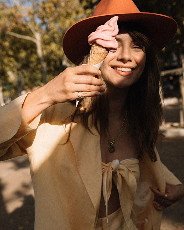 hanibalhayes's tweet photo. —𝐹𝑒𝓁𝒾𝓏 𝒸𝓊𝓂𝓅𝓁𝑒𝒶𝓃̃𝑜𝓈, 𝐿𝓊𝒸𝒾.

Para la dueña de mis peores y mejores momentos. De mis sonrisas y noches de insomnio, ¿qué podría decirte hoy que tú ya no lo supieras? sí me basta mirarte para que sepas que estoy pensando en aquel preciso instante. https://t.co/BzcP6uIhoB