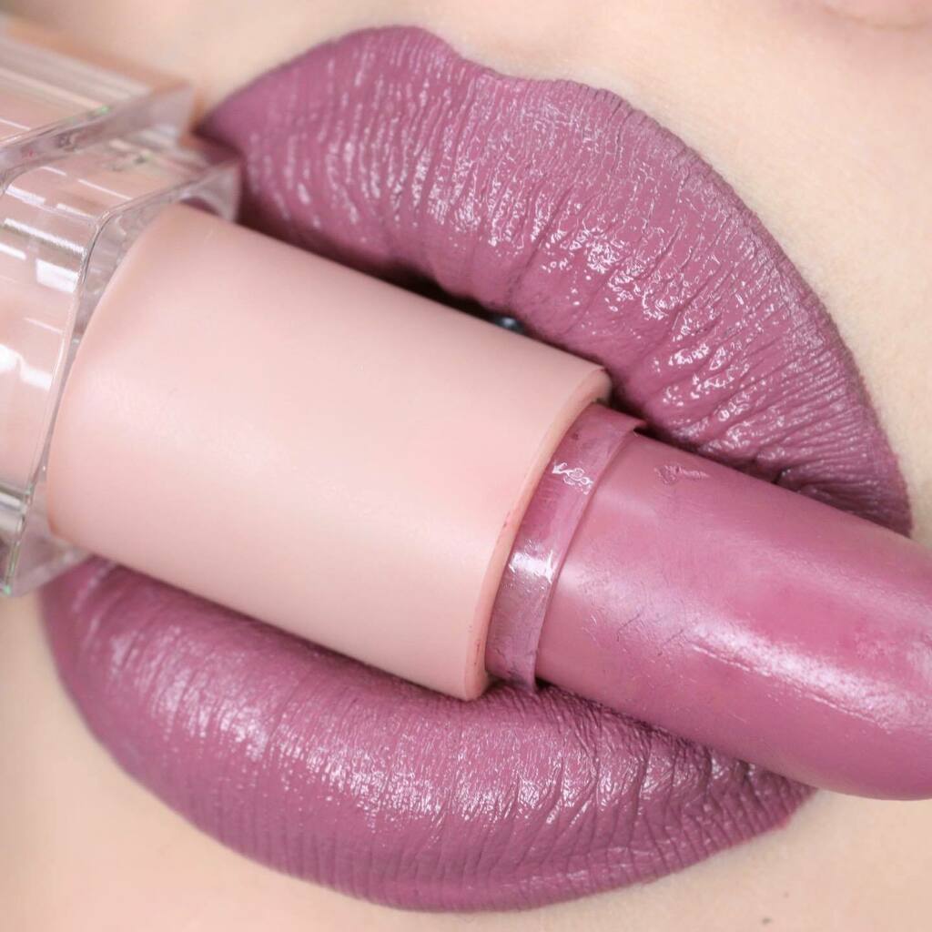 Helsinki_Starr's tweet photo. One of my fav bullet lipsticks @kkwbeauty Pink 5💄Tell me yours down below ⬇️ #makeuplover #lipstickaddict #lipstickaddiction #makeupparty #lipsticklover #lipswatch #lipswatches #lipstickswatches #lipstickswatch #lipstickjunkie #makeupgram #makeupli… https://t.co/uyu2BCyYcN https://t.co/bULTBdfV0X