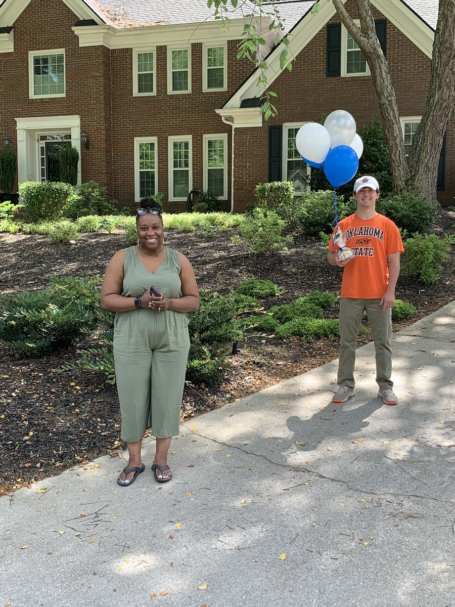 ashleycarman's tweet photo. In honor of what would of been graduation Parker received two surprise visits from @MVPSchool teachers @hoyosbl and @Aschewe24! Meant so much to us ❤️Looking forward to July 31st when everyone can celebrate in person. 👨‍🎓🎉🧑‍🎓#MVunites #mvclassof2020 https://t.co/sdlXdSlrKU