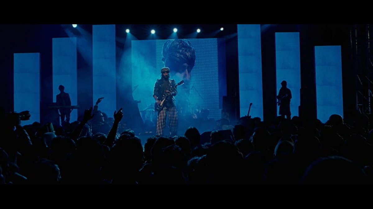 This is where the theme of Tum Ho plays, and the scenarios cut back to Heer, and what has happened to her. She gets diagnosed with Aplastic anemia, and Jordan is rotting internally with love and helplessness.