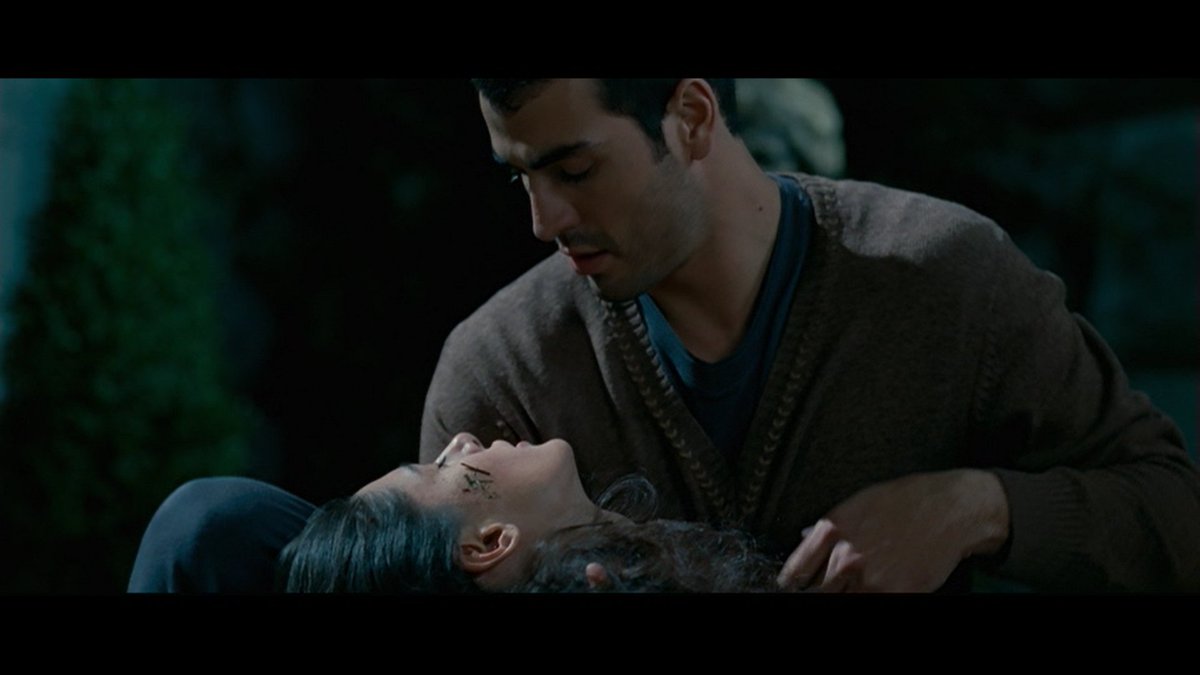 This is where the theme of Tum Ho plays, and the scenarios cut back to Heer, and what has happened to her. She gets diagnosed with Aplastic anemia, and Jordan is rotting internally with love and helplessness.