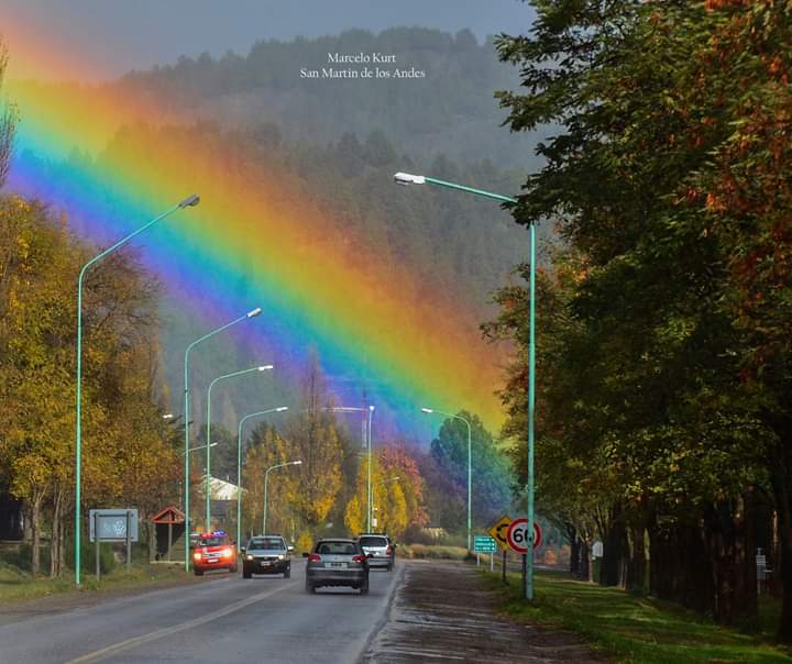 Domingo de lluvia y colores de arco iris en San Martin de los Andes.
Foto: Marcelo Kurt