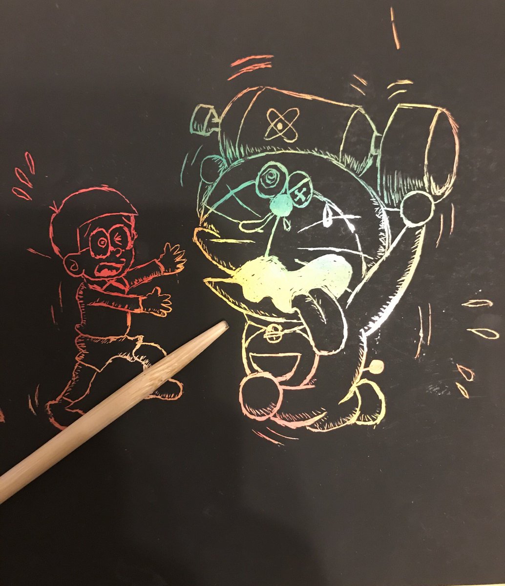 おもちゃ好き こないだからスクラッチアートをやり始めて 3枚入りの紙と一緒に入ってるフランクフルトの棒みたいので描いてるんですけど 太すぎてすんごい描きにくい そもそも細い線描くなんて想定してないのかなぁ たしかに せっかくのスクラッチ