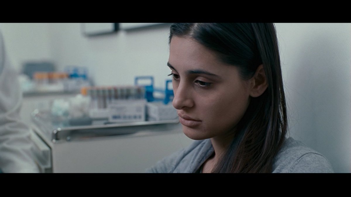 The first shot shows the Heer becomes indifferent towards pain in her treatment. Jordan is lost while performing, meets Heer's sister Mandy, who is dressed in Jordan's costume (suggesting that she's his fan) and asks him to meet her sister. And Terrific score by Rahman Sir. 