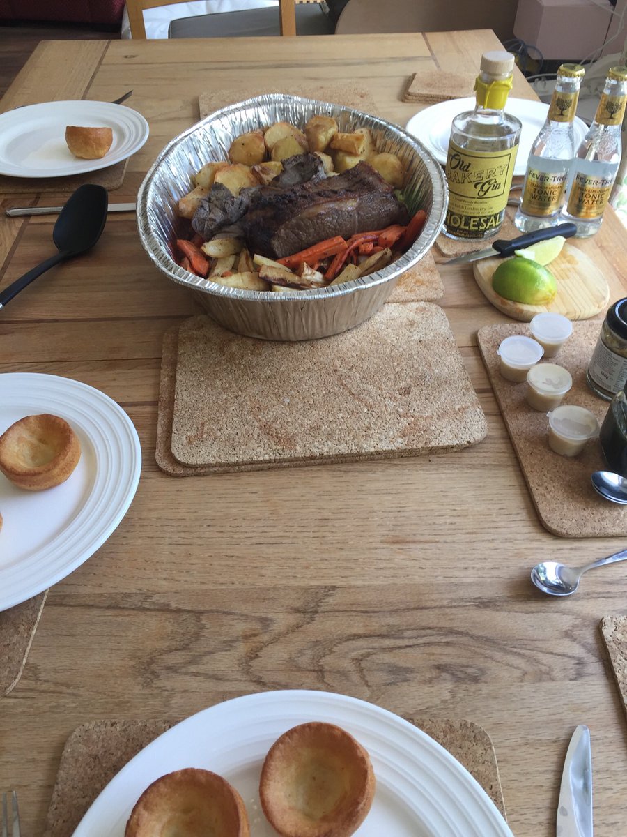 Daveihc1's tweet photo. A big thank you to Mark and Eimar @TheWinchmorePub for our fantastic Sunday roast. The beef was perfect😋! So pleased with their efforts in putting this together, support your local businesses! Brilliantly priced and piping hot! We even got a bottle of @OldBakeryGin 🍸 https://t.co/Pkrc5fwkDV