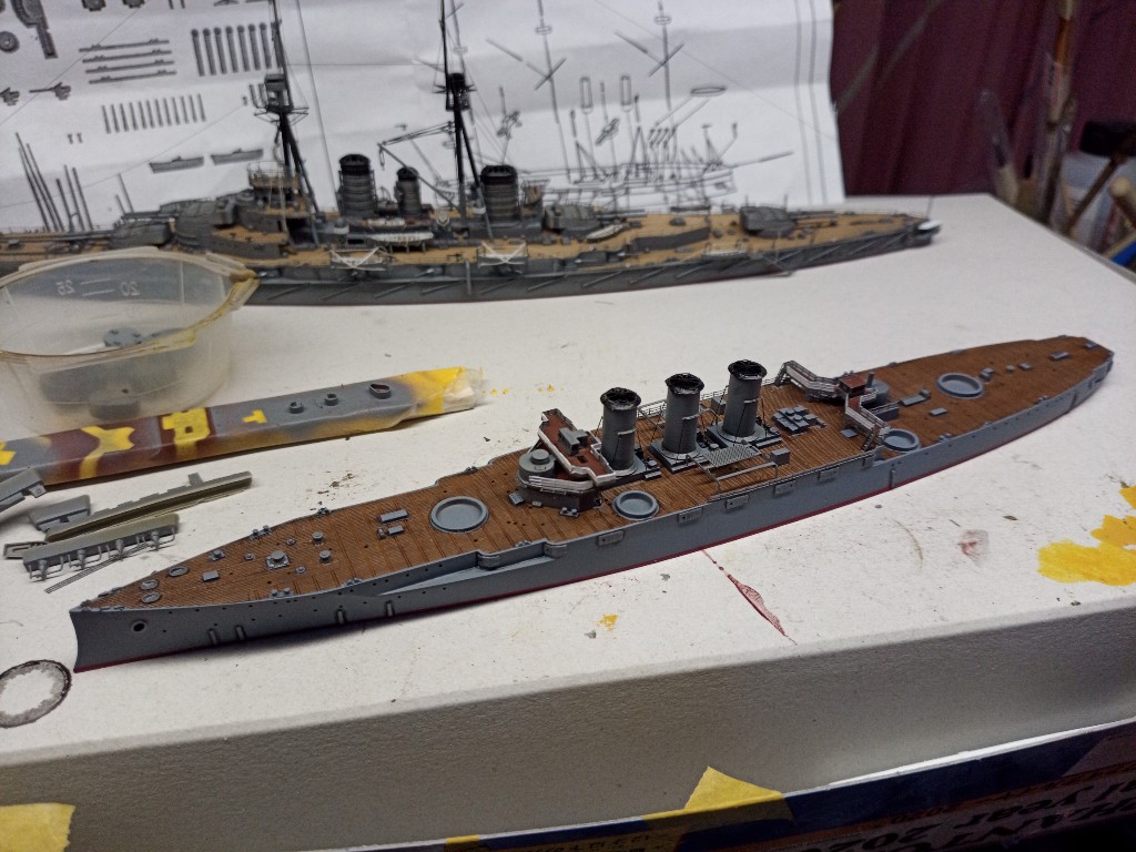 キックの鬼マナティー トリカブト会 コンブリック 1 700 ロシア装甲巡洋艦 リューリク ジャンクエッチングででっち上げしています 船体中央の構成や全体の形状から細長く延ばした戦艦三笠の様だと 思って調べて見た所 同じヴィッカース社 バロー イン