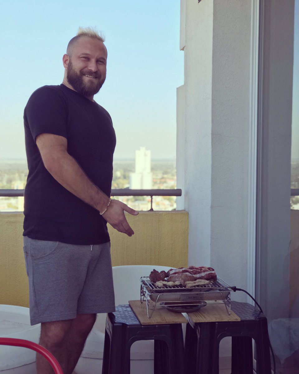 CocoSaurin's tweet photo. Domingo de asado en cuarentena https://t.co/fJh64WvLQJ