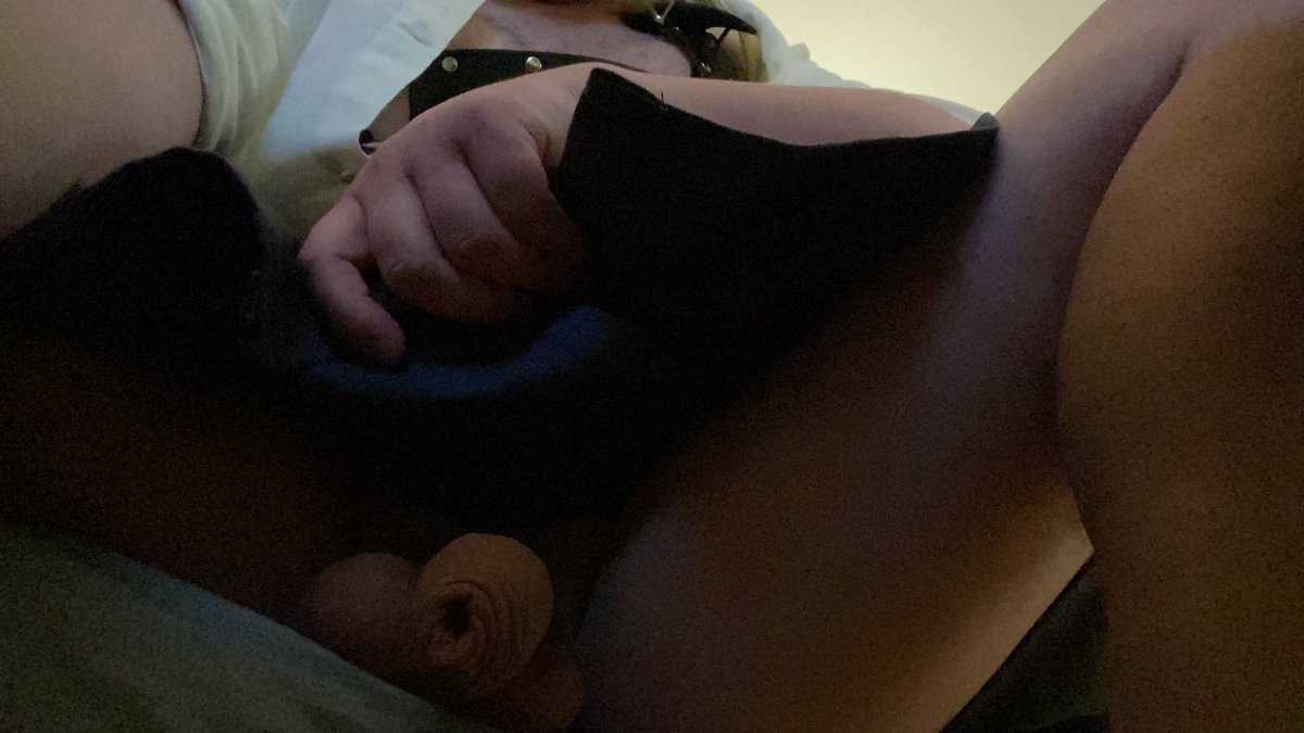Bertie_Dirty's tweet photo. An #underkilt moment from last nights #stripbingo session... canβt wait to head to #xxlbirmingham when this is over in this and #rawfuck... @BlackpoolDomTop should I bring it with me when I come to you ππ #Bbbh #rawislaw #gaysex #gaykink https://t.co/CPNbrU9lHo