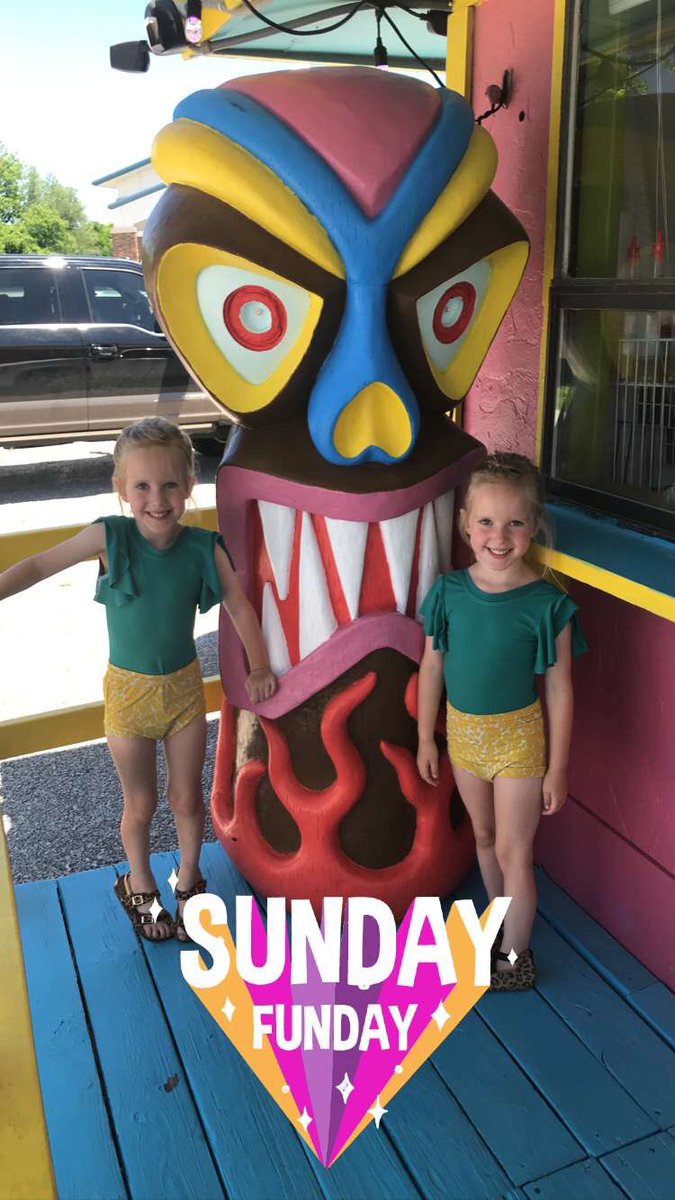 Dnordstrom31's tweet photo. Snow Cone Sunday! #pinkmermaid #itsyummy #somuchsweet #SydneysBigKahunaShavedIce https://t.co/EHJ383O56X