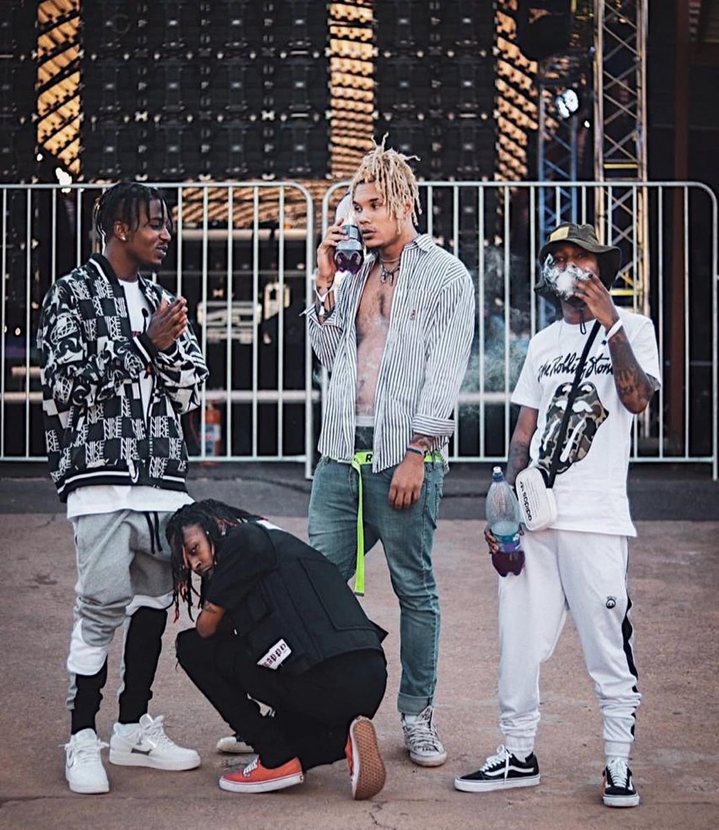 AzazoleMatiwane's tweet photo. #LeanTeam 🔥❤️🤾

@lafreshman X @Thabiiiso X @ecco_thebeast X @FlvmeSA https://t.co/vzG5s4G41k