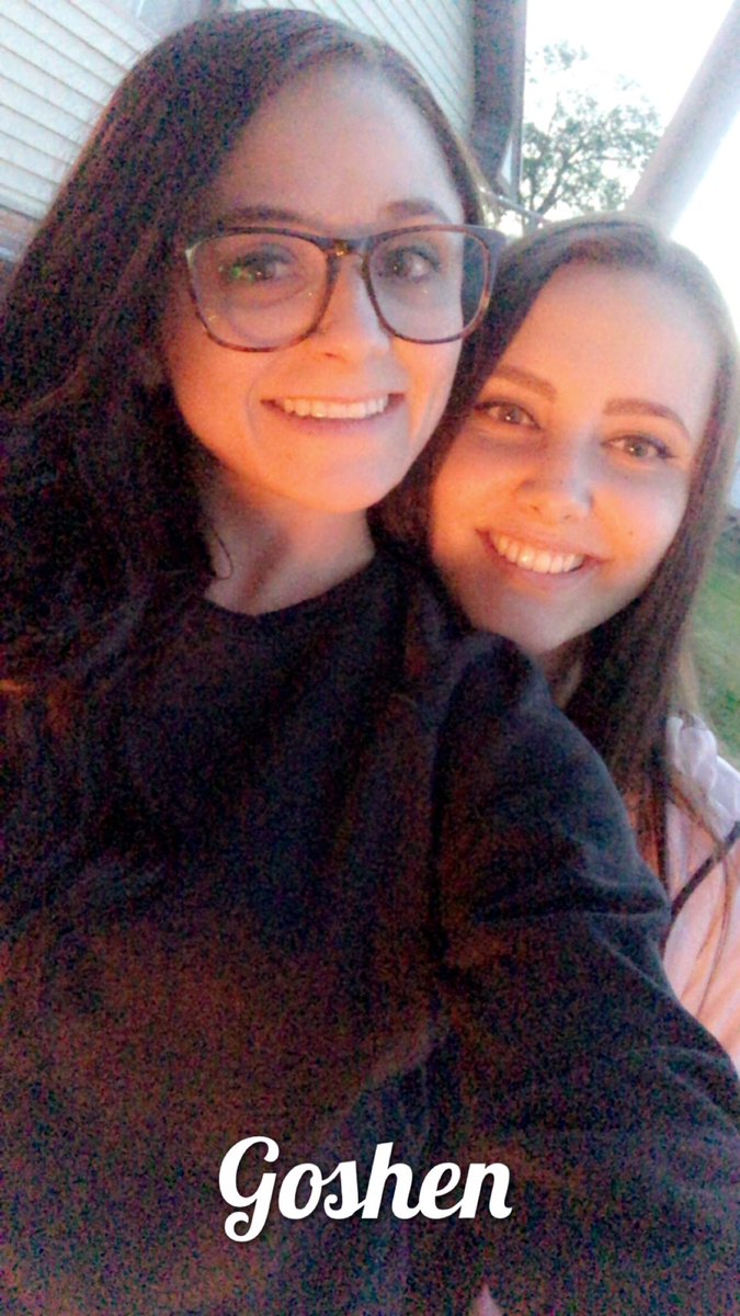 LyssWiley17's tweet photo. Much needed night with some of my favorite people. 💓🔥 https://t.co/8VHg3ddCsd