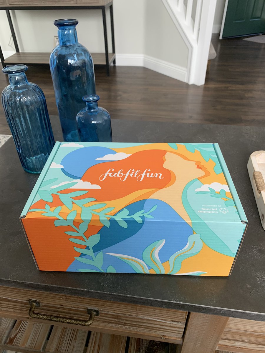 karenluvssports's tweet image. This made yesterday joyful! #fabfitfunbox 💗💗 @FabFitFun I love when my box arrives. So many good things inside! #specialolympics