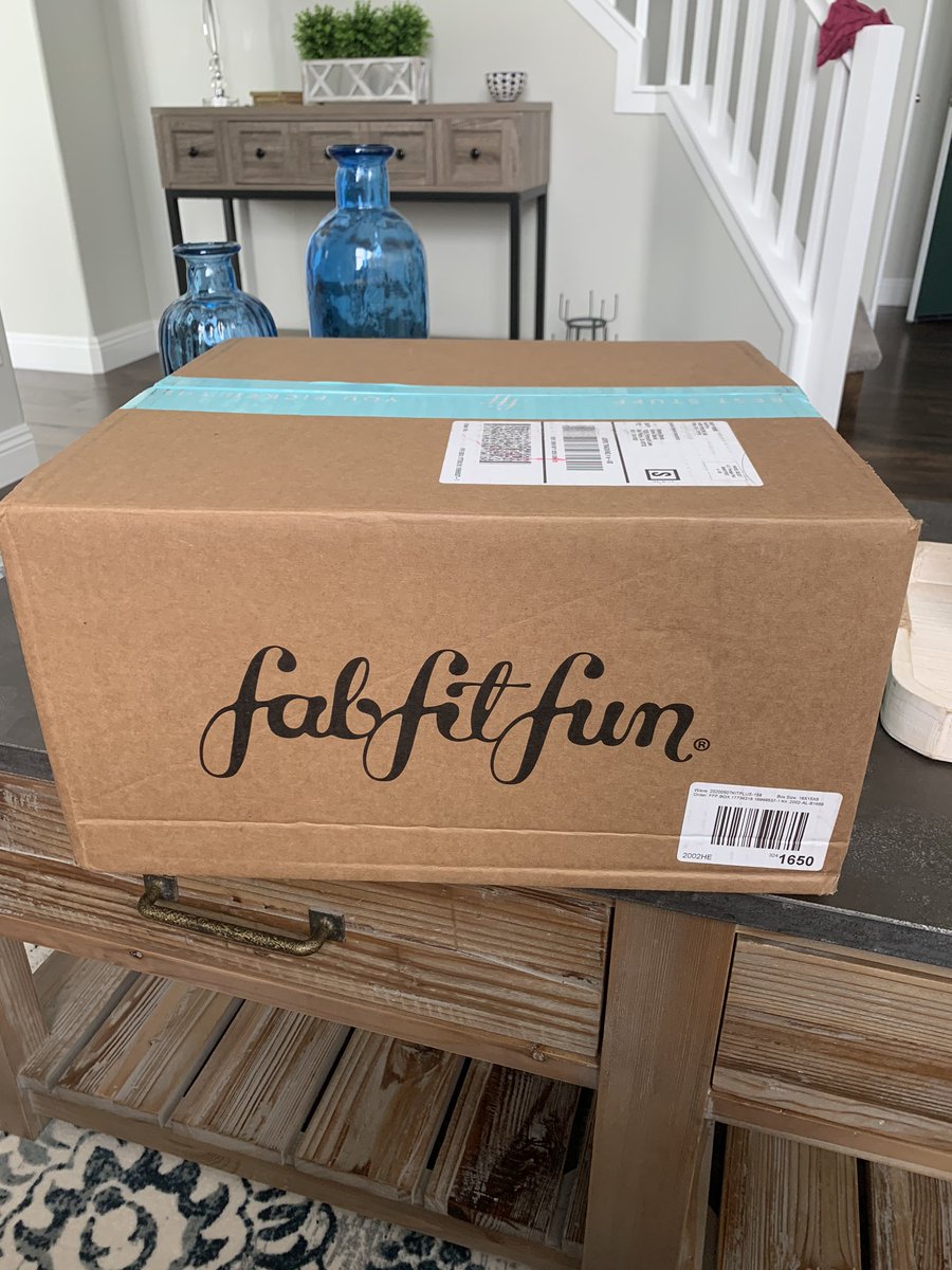 karenluvssports's tweet image. This made yesterday joyful! #fabfitfunbox 💗💗 @FabFitFun I love when my box arrives. So many good things inside! #specialolympics