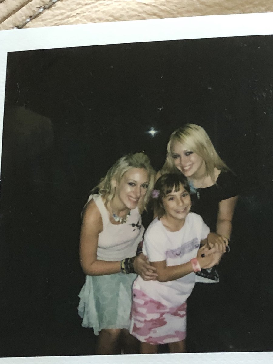 Beccaroo2013's tweet photo. Just found this gem!!!!! @HilaryDuff @HaylieDuff ❤️❤️❤️ https://t.co/UMX3eM2pS6
