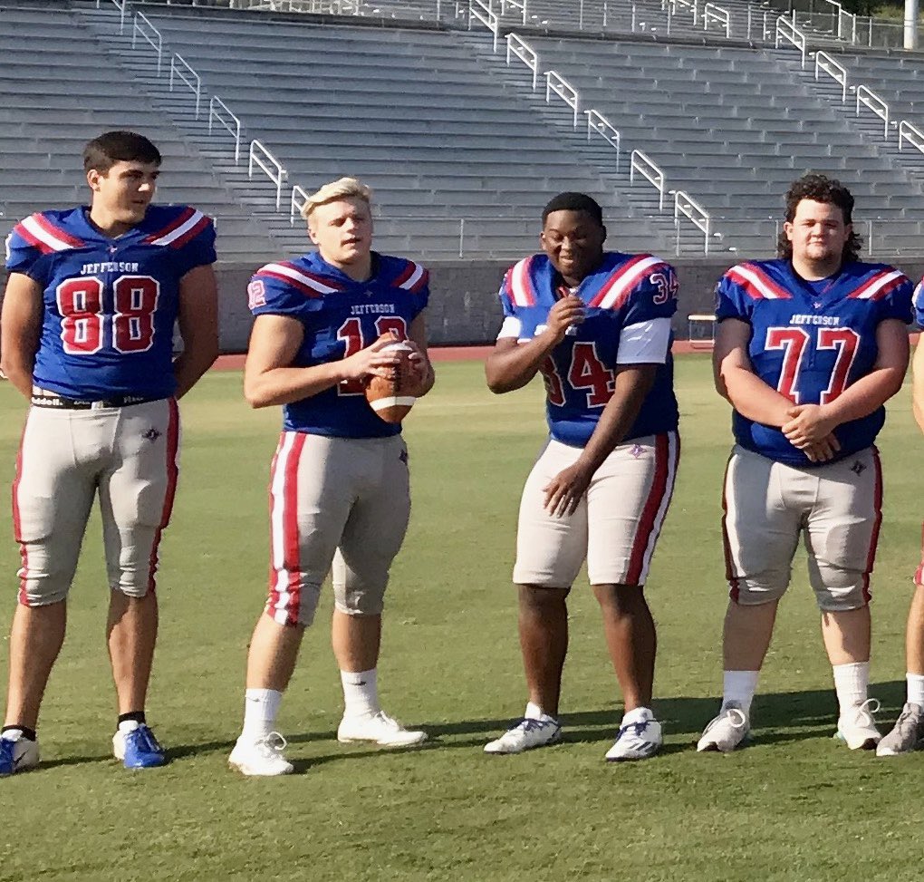 genecathcart4's tweet photo. 🐲❤️’ed🏈Family CLASS OF 2020
40-10 2 Region Championships+1 State Semi-Final+2 State Quarter-Finals+21-4 Home Record+19-6 Away Record+7-4 Playoff Record
9 HONOR GRADUATES+5 Finalists for Best of ABH Awards+5 All-Region Players
Thank you 🐲🏈Class of 2020: CLASS ON+OFF THE FIELD! https://t.co/5cTaqritij
