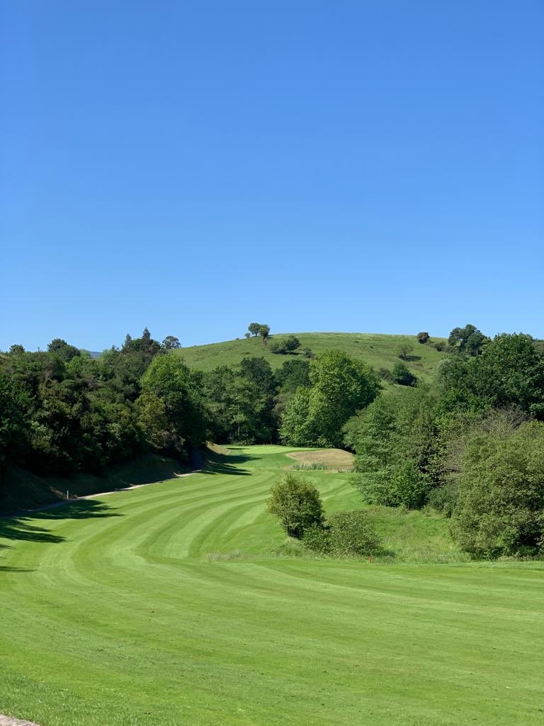 GolfSantaMarina's tweet photo. Primer domingo de reapertura, no podía salir un día mejor. Socios y visitantes disfrutando de un día inmejorable de golf.
#domingodegolf #sundayfunday #golfencantabria #golfspain #playgolf https://t.co/LsdzfQwy8S
