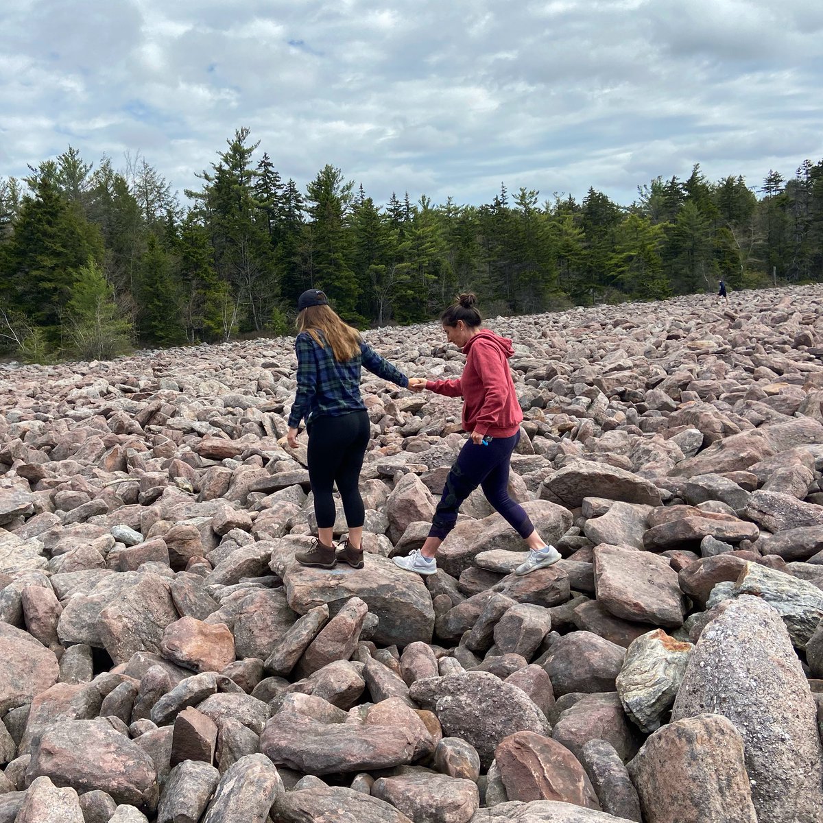 JessJecko's tweet photo. only rocks we are seeing on this trip #nonengaged #justinlove https://t.co/DZr0oqXhp4