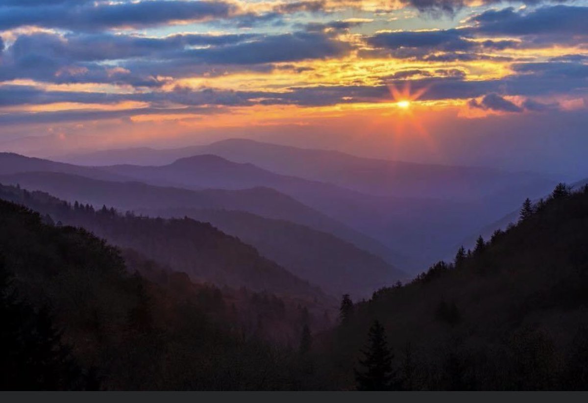 MKosturkoRN's tweet photo. Great Smoky Mountains -Sunrise photo by Manish Mamtani @BPTHOSP @YNHH @lmhospital @GreenHosp @ACHEConnect @JNJNursing @ANANurses @anccofficial #HereComesTheSun Thank you Hosptial Hero’s #HospitalWeek2020 https://t.co/fRufHP88AA