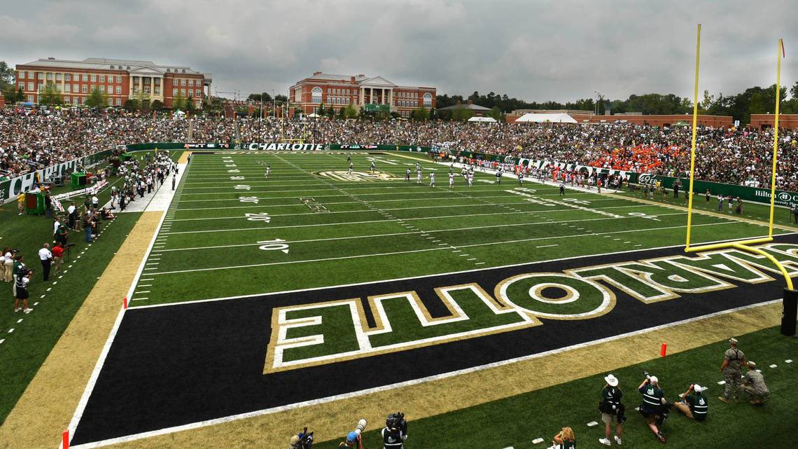 GrayQB12's tweet photo. I am blessed and honored to recieve an offer from The UNC Charlotte 49ners @robinson_ramon @PalmettoPrepsSC @HighSchoolBlitz @RivalsWoody @SWiltfong247 @ElitePositionTr @BRTigersFB @coachmacarney @CharlotteFTBL @Coach_heals https://t.co/vRQEZz85ps