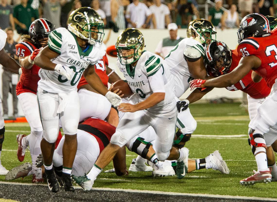 GrayQB12's tweet photo. I am blessed and honored to recieve an offer from The UNC Charlotte 49ners @robinson_ramon @PalmettoPrepsSC @HighSchoolBlitz @RivalsWoody @SWiltfong247 @ElitePositionTr @BRTigersFB @coachmacarney @CharlotteFTBL @Coach_heals https://t.co/vRQEZz85ps