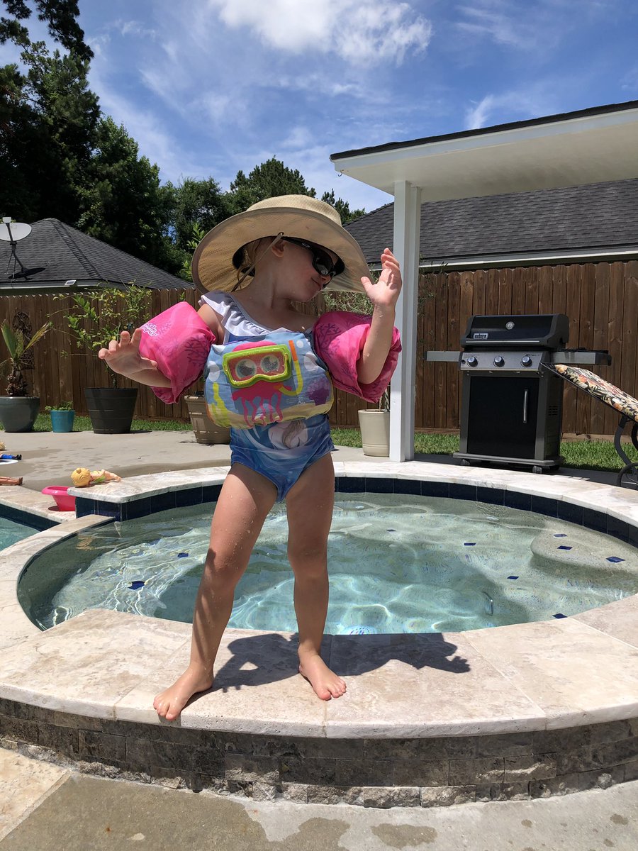 MsDeBottisbio's tweet photo. Rolling into the week like..... @MsDeBottisbio #SundayFunday #CrazyGirl #EvelynPatrice #AlmostFour https://t.co/Sppoq7AJSy