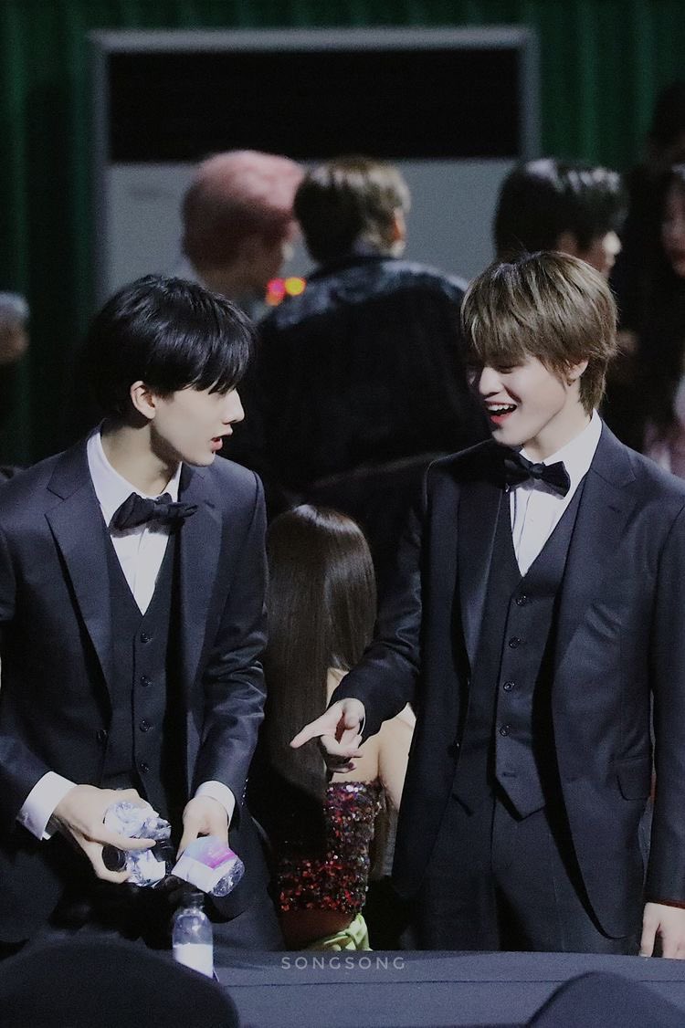 mochisung2002's tweet photo. แท็กนี้น่ารักจัง นี่นึกถึงงานGCMA2020 ตอนต้นปีที่จีซองช่วยเก็บขยะพวกขวดน้ำบนโต๊ะ แล้วเดินเอาไปให้สต๊าฟด้วยตัวเองเลย น้องไม่ใช่เด็กที่น่ารักเพียงคำพูดแต่รวมไปถึงการกระทำด้วยอะ มันเป็นภาพที่น่ารักมากๆเลยนะㅠㅠㅠㅠㅠㅠㅠㅠ #จีซองคนดี https://t.co/hAZgxki6Kx