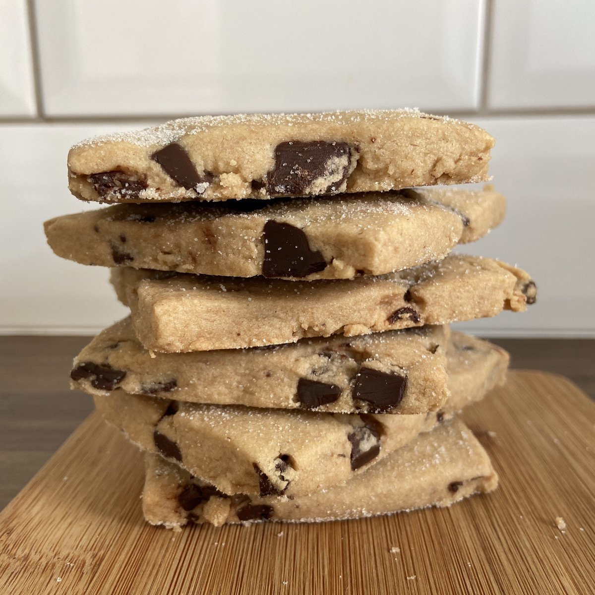 twinniesbake's tweet photo. Itโs a chocolate chip shortbread kind of Sunday ๐ซ๐ช Keep your eyes peeled for the recipe video tomorrow! #twinniesbake #chocolatechipshortbread https://t.co/LyZFKFo53C