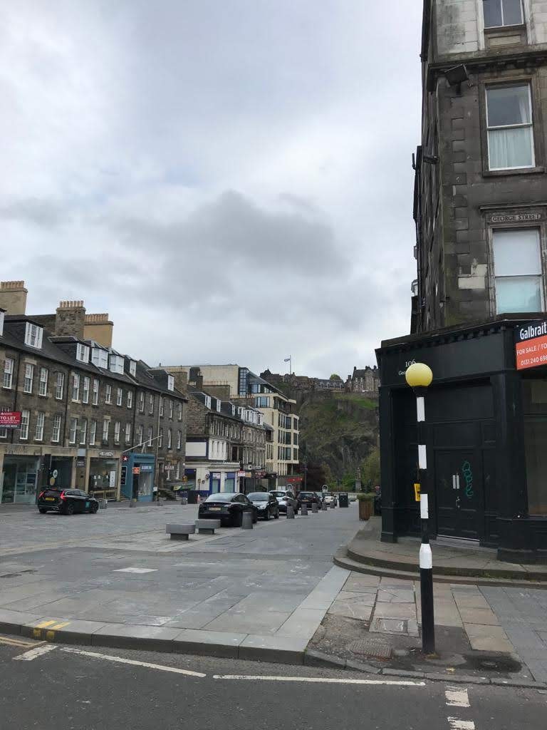 AliceStrang's tweet photo. Today we played 'find the picture' on our Daily Walk: Edinburgh from Castle Street 1920s by Edinburgh-born @eca_edinburgh trained William Crozier (1893-1930).  Oil on board. In @FlemingArtColl. #edinburgh #edinburghcastle #modernscottishart #newtown #edinburghnewtown #dailywalk https://t.co/Syyeou6VfG