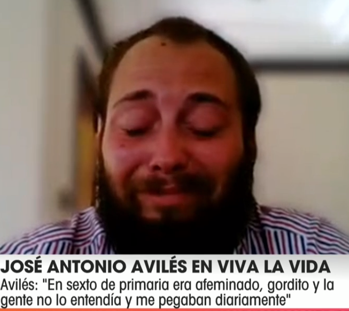 CukiTheTravel's tweet photo. Ahora resulta que si eres gay y te hacen mobbing en el cole, de mayor te vuelves un estafador y un puto psicópata, según #Aviles, claro
Tócate los cojones!!
#VivaLaVida298 https://t.co/0wz8BuAV0d