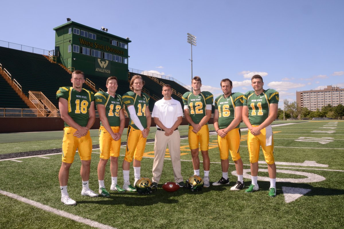 CoachJReardon's tweet photo. Extremely proud of the quarterbacks and specialists unit for averaging a 3.7 GPA for the winter semester.  They have shown great character and discipline in overcoming the unforeseen challenges of 2020. #ChopWoodCarryWater #GsNboots https://t.co/Q7xgFdyhDz