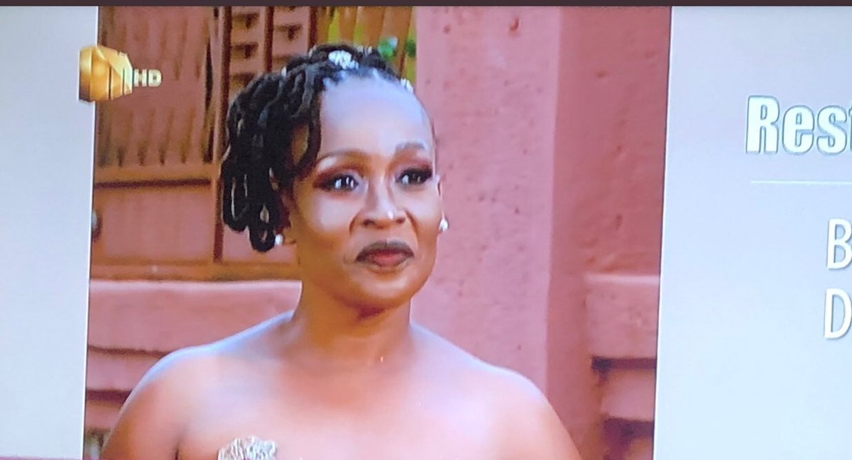 Cellular_jnr's tweet photo. She got married to her loving husband, fulfilled her dreams of getting the dream marriage. Now she's no more but lives long. Black Twitter is sending the condolences to the family. May Her Soul Rest In Peace. #OurPerfectWedding https://t.co/9cbvk51upj