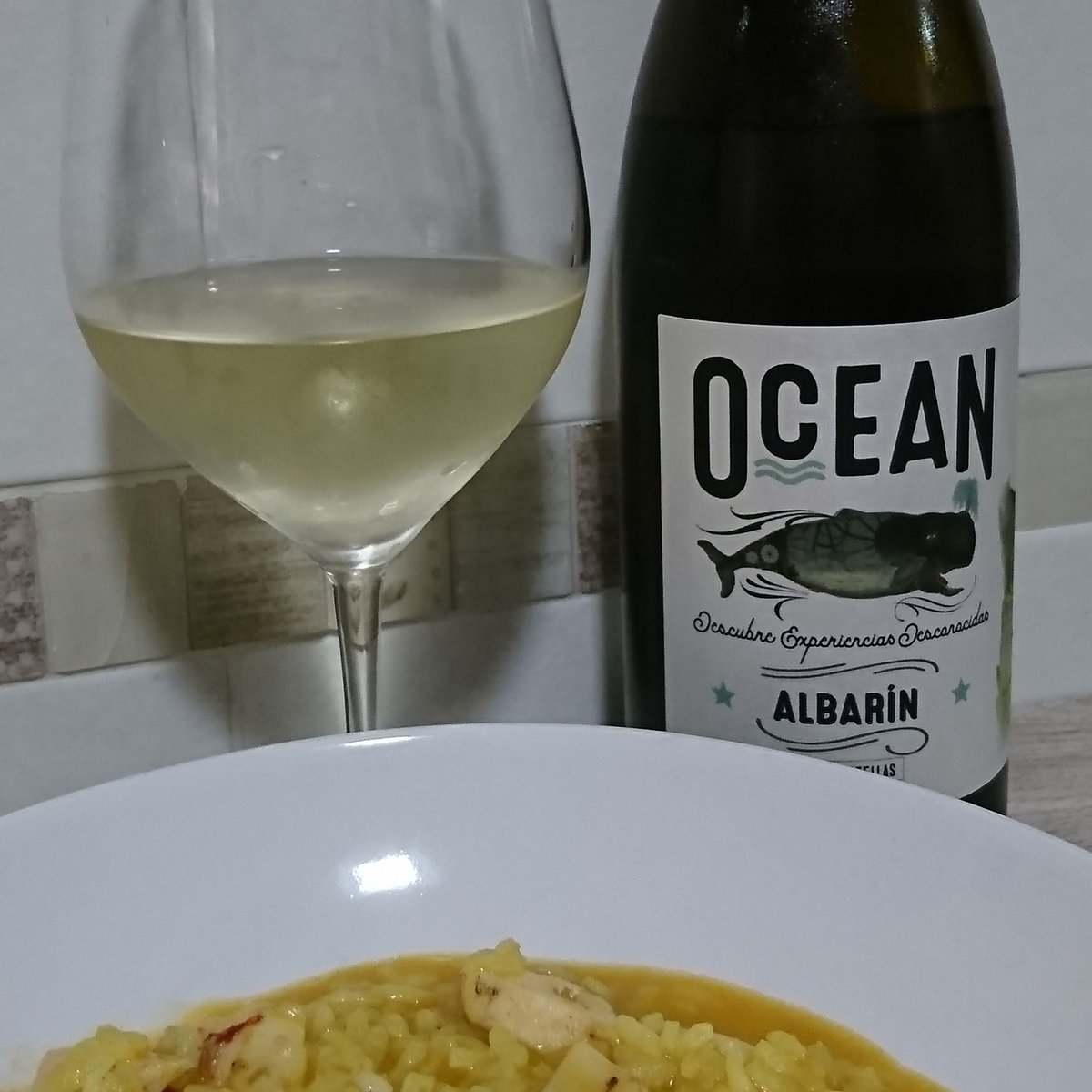 A_tragos_online's tweet photo. Entra en https://t.co/u3vvYwtarG y descubre vinos hechos con varietales escasos, hoy os presentamos el Ocean Albarín procedente de la Tierra de León, excelente vino por descubrir!! #atragos #wine #vino #albarin #oceanalbarín #selectiawines #bodegasleopoldo #dotierradeleon https://t.co/HKuP3xo3PU