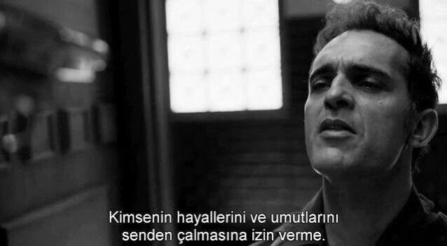 “Kimsenin hayallerini ve umutlarını senden çalmasına izin verme.” (La Casa de Papel)