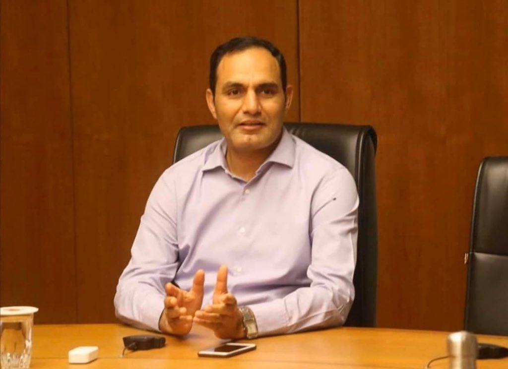 Dr_NikunjPatel's tweet photo. Middle of #Covid19 Crisis, The man who changed the face of Ahmedabad by his dedication &amp; hardwork Commissioner Sir @vnehra transferred out bcz he was TESTING TOO MUCH! What is the corona manual is all about?? Tracing, Testing, Isolating??
Transfer of #VijayNehra is UNACCEPTABLE! https://t.co/UbqDbu4ddt