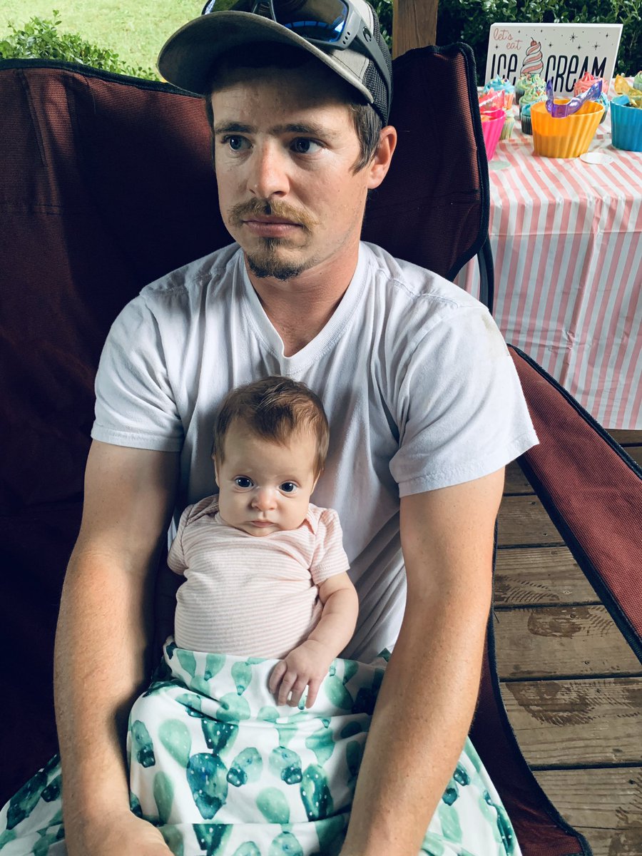 YorkMackenzie's tweet photo. I carried her for 8 months, preterm labor multiple times. 5 rounds of steroid shots, horrible contractions from 28 weeks till I had her for her to come out looking like her dad..🙄 https://t.co/zxpfc1ZRQ5