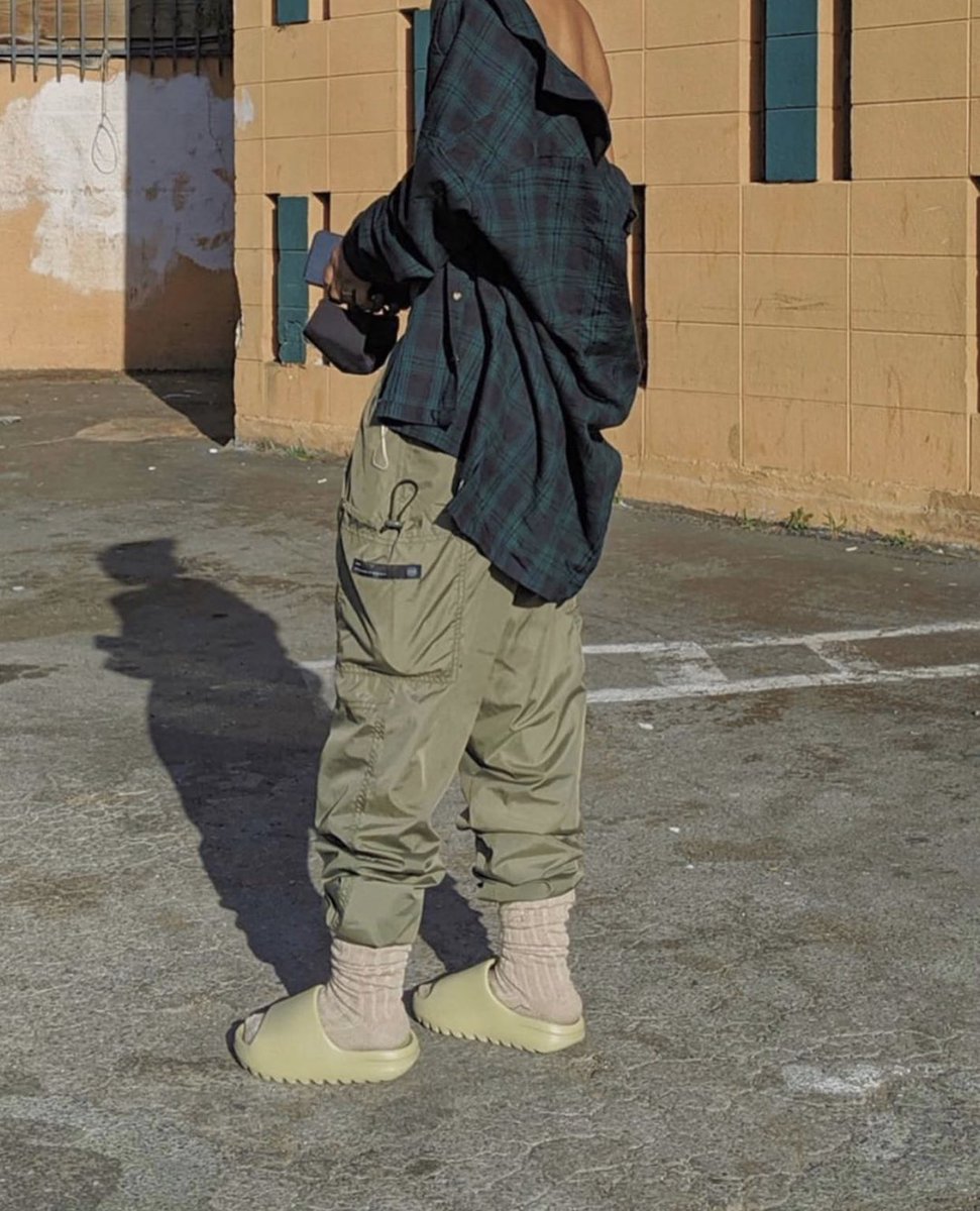 yeezy slides outfit
