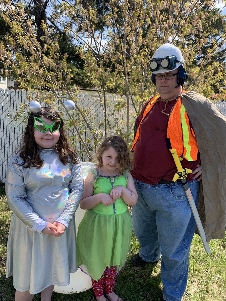 ennis0's tweet photo. @KeyconOfficial #Keycon, #VirtualKeycon, and #HallCostume
The world builder and his minions of creativity https://t.co/gFZ8r0YhnB