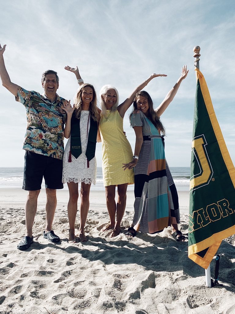 BaylorComm's tweet photo. Ok, graduation on the beach sounds pretty good. ☀️🏖✌🏽 Way to go, Catherine George! And congrats again to ALL our #BaylorComm grads!! ✨ {Also pictured: Mary Scott George, #BaylorComm 2016 + Craig &amp; Fran George, 2018 @Baylor Parents of the Year!} @BaylorParents @BaylorProud https://t.co/7PM7kb2u1e